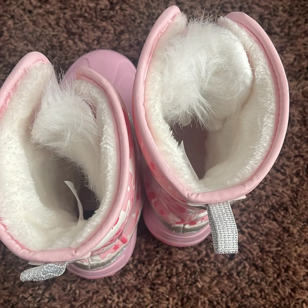 Snow boots